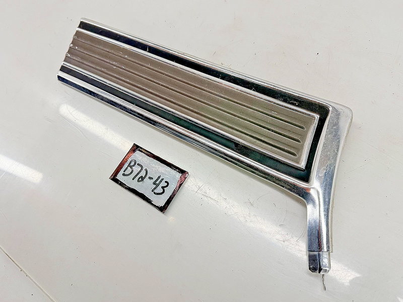 OEM 1972 Gran Torino Sport LH Fender Rocker Trim Molding GTS CJ 72 B72-43