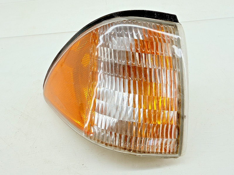OEM 1987 - 1993 Mustang Foxbody RH Front Side Marker Light E7ZB-15A428-AC B25-42