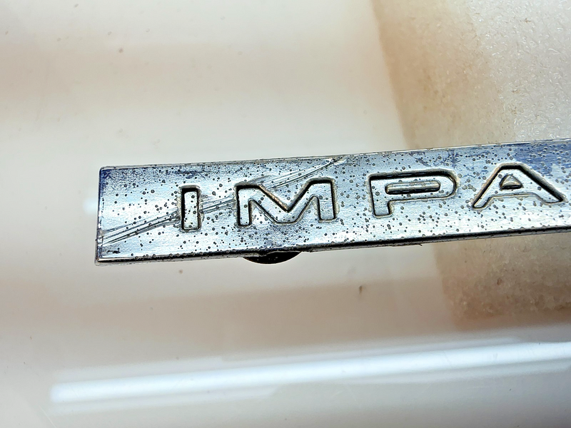 OEM 1962 CHEVROLET IMPALA SS TRUNK LID NAMEPLATE EMBLEM GM 3813890 E8-47