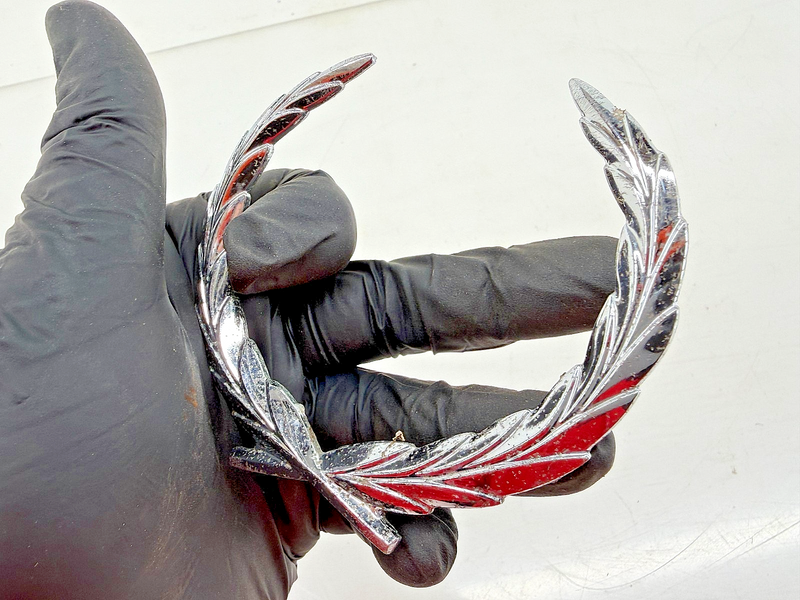 OEM 1976 - 1979 Cadillac Seville Eldorado Fleetwood Chrome Wreath Emblem E7-134