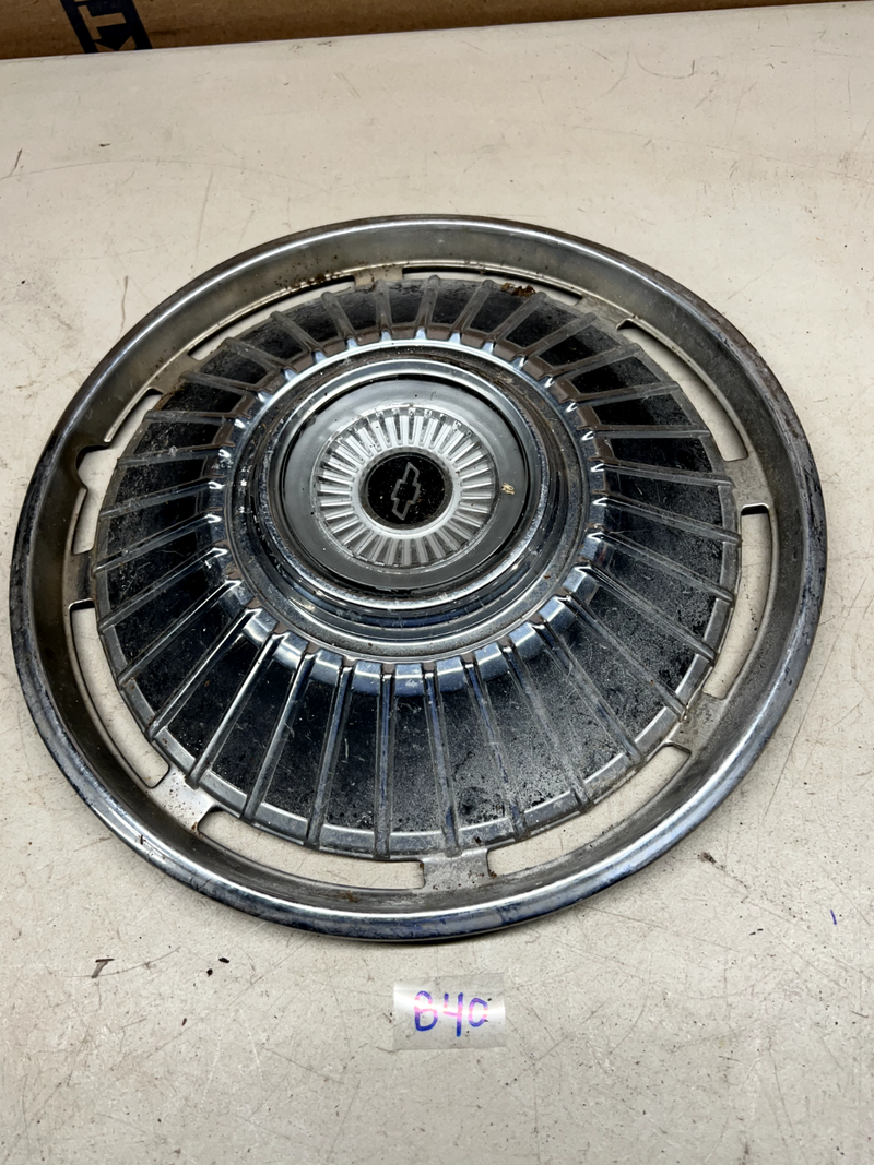 OEM GM 1964 Chevrolet Chevelle Malibu 14" Hubcap Wheel Center 64 B40-11