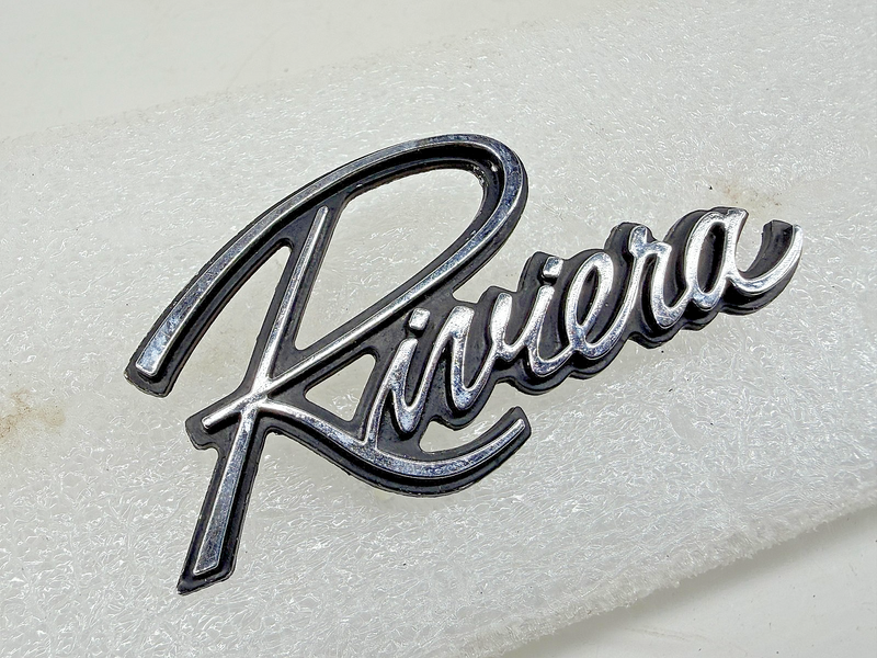 OEM 1970 Buick Riviera Script Emblem Badge 87-91136 30685-70 E9-22