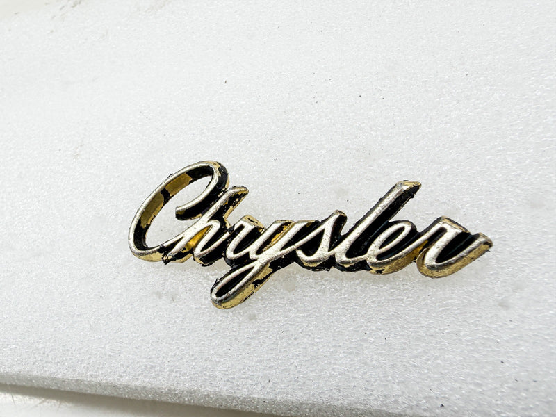 Vintage 1976 - 1978 CHRYSLER NEW YORKER NEWPORT GOLD HOOD EMBLEM 3569957 E10-98