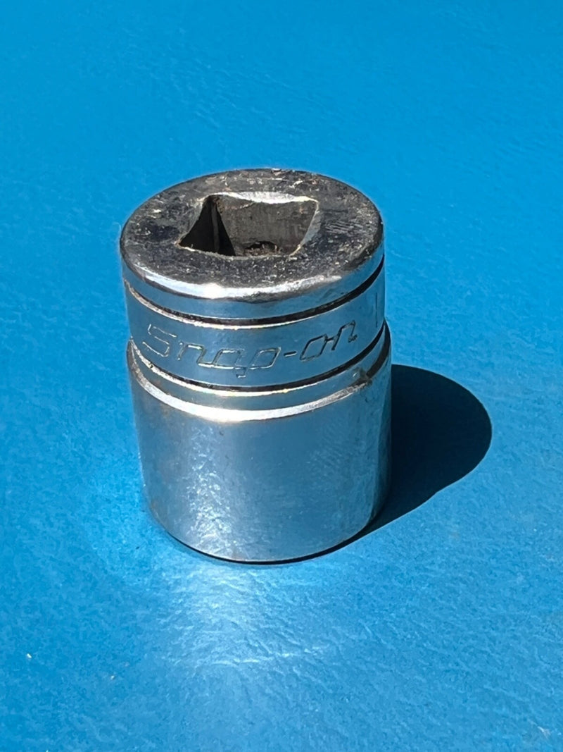 Snap-On Tools USA 3/8" Drive 6 point 11/16" SAE Shallow Chrome Socket FS221
