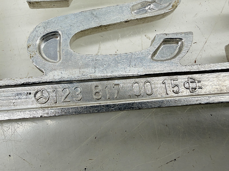 OEM 1975 - 1986 Mercedes Diesel Trunk Emblem Badge 123-817-00-15 E9-47