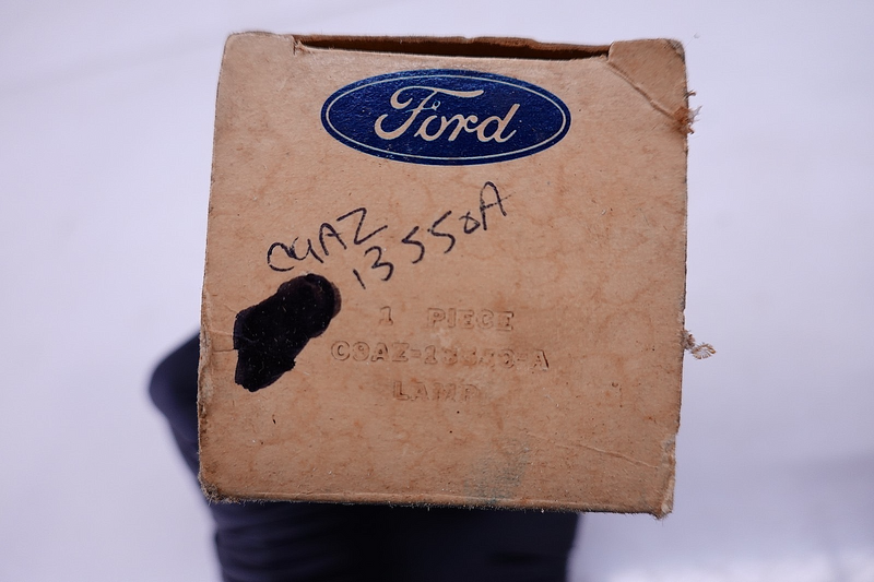 NOS 1969 FORD GALAXIE XL LTD LICENSE PLATE LAMP C9AZ-13550-A C55-23