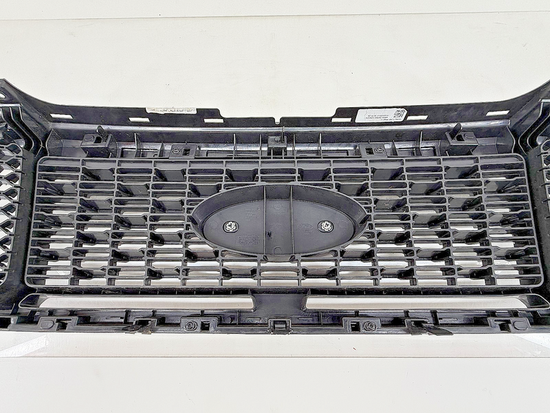 OEM 2019 - 2023 FORD RANGER GRILLE ASSEMBLY FRONT CENTER GRILL KB3B-8350-AE U5B