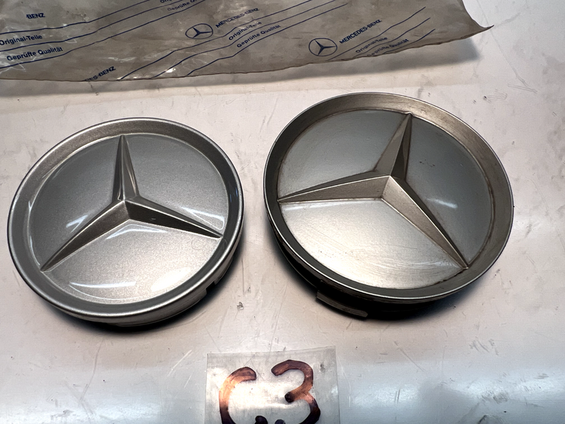 NOS Genuine Mercedes Alloy Wheel Center Caps 2014010225 W123 W124 W201 C3-18
