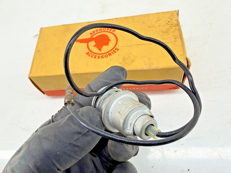 NOS 1964 1965 Pontiac Accessory Hand Brake Signal Lamp GM 984277 C62-19