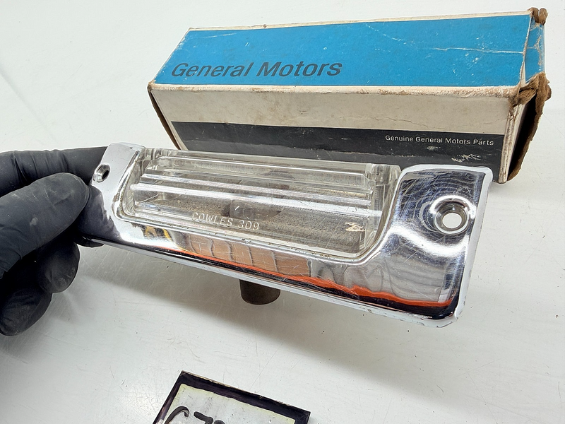 NOS 1957 Chevrolet BelAir 210 Rear License Plate Light Lamp 898309 C73-20