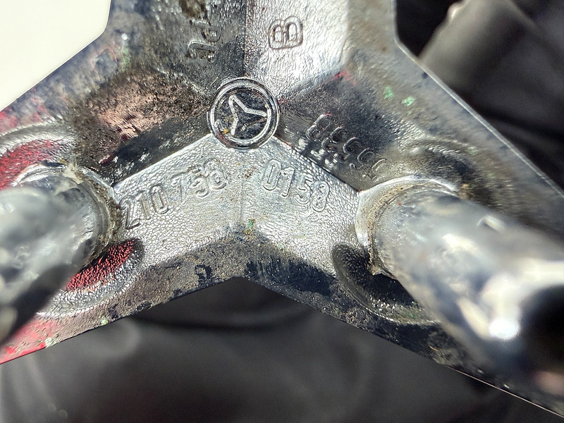 OEM 1994 - 2002 MERCEDES SL CLASS BENZ REAR TRUNK STAR EMBLEM 2107580158 E7-114