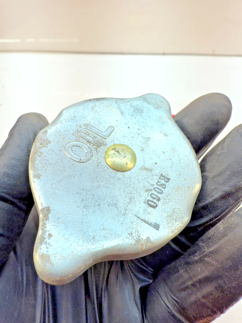 NOS Robertshaw Oil Filler Cap 1939 - 1976 Corvair GMC MG Triumph RSO60 B2-36