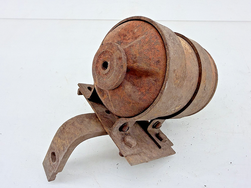 Original Jeep Willys Filter Oil Filter Canister & Bracket Rat Rod MB C49-15