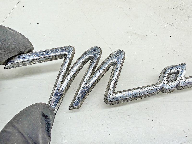 Vintage 1952 1953 1954 1955 1956 FORD MAINLINE SCRIPT EMBLEM BM-16098-D E10-23