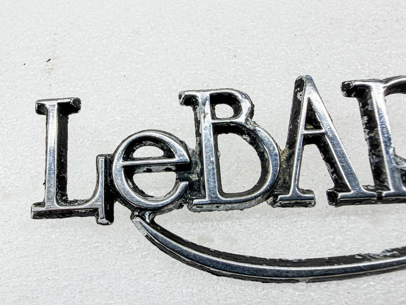 Vintage 1977 - 1979 CHRYSLER LeBARON SCRIPT EMBLEM 4017343 E10-74