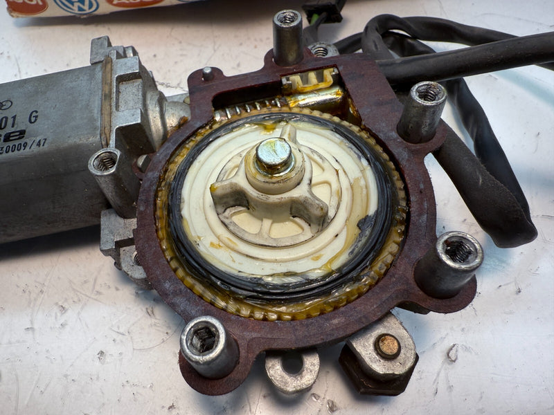 NOS GENUINE AUDI 200 5000  FRONT DOOR ELECTRIC WINDOW MOTOR 443959801 C8-8