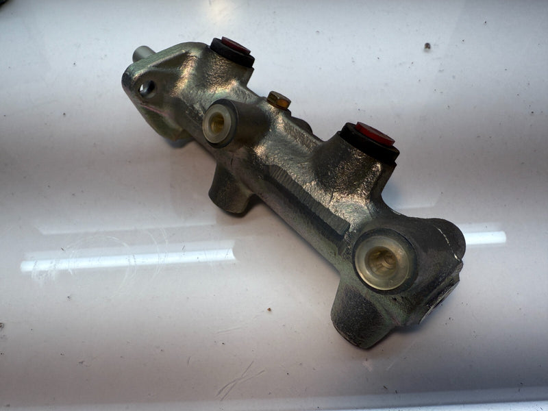NOS Vw Scirocco Brake Master Cylinder Volkswagen 1987 8-valve Power Brake C13-22