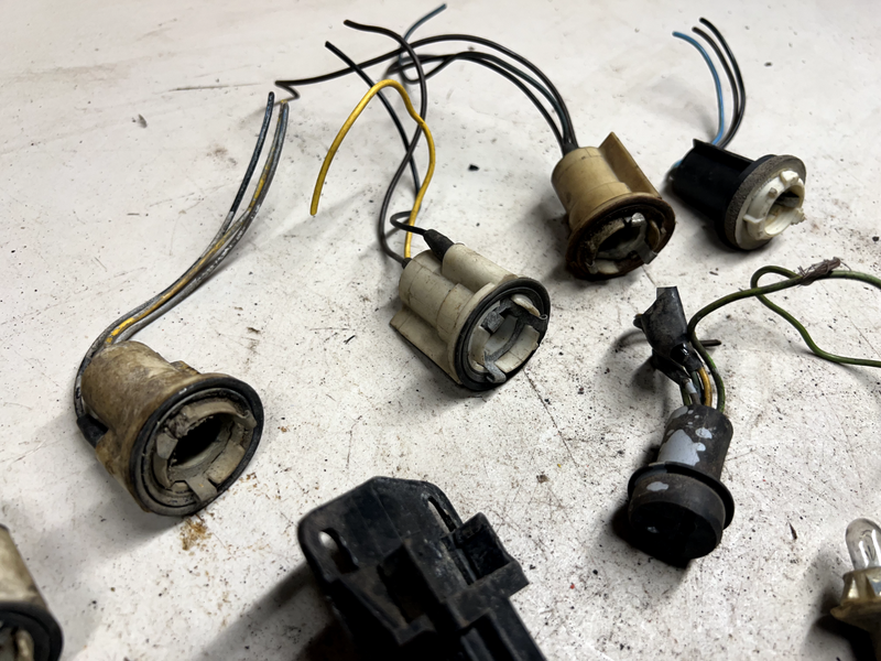 1973-1987 CHEVROLET C10 K10 K5 **LOT Random** SWITCH PIGTAIL WIRE END CAMARO B19