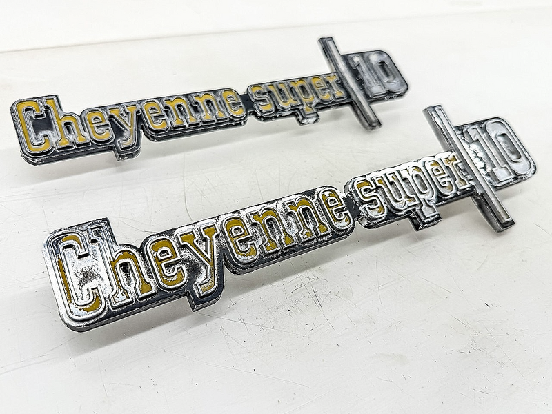 OEM 1973 - 1976 CHEVY TRUCK CHEYENNE SUPER 10 FENDER EMBLEM PAIR 6273134 E10-4