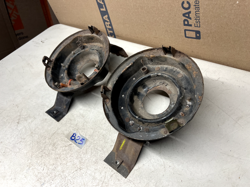 1960 GM Impala BelAir Biscayne Headlight Bucket Mounting Bracket El Camino B25-1