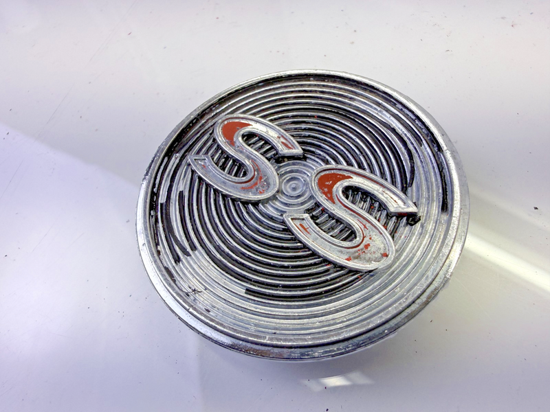 OEM 1964 IMPALA CONSOLE "SS" EMBLEM FACTORY 3843986 E8-95