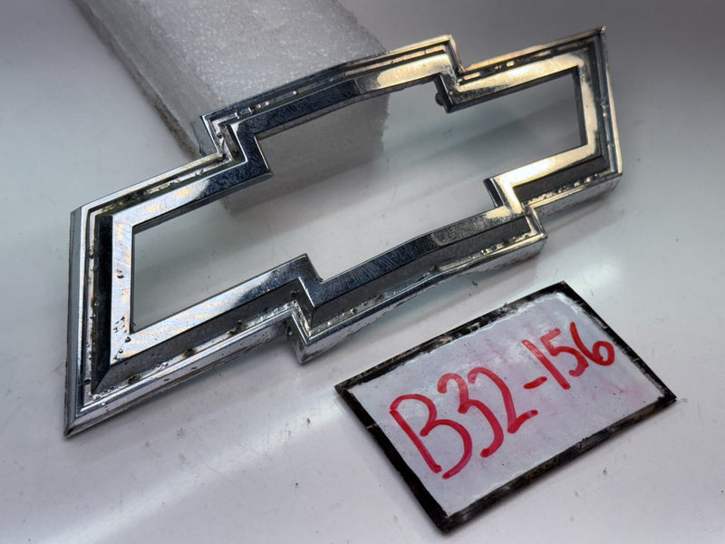 1969 1970 Chevrolet Truck Blazer Bow Tie Grill Hood Emblem Badge 3940708 B32-156