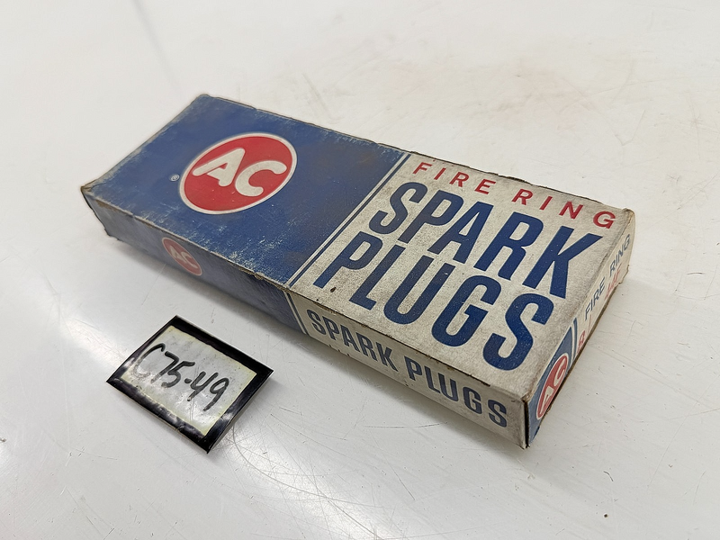 (8) NOS 1938 - 1953 Ford Flathead V8 AC 44F Fire Ring Spark Plugs C75-49