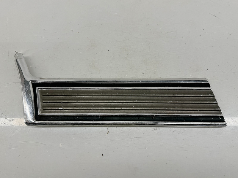 OEM 1972 Gran Torino Sport LH Fender Rocker Trim Molding GTS CJ 72 B72-43
