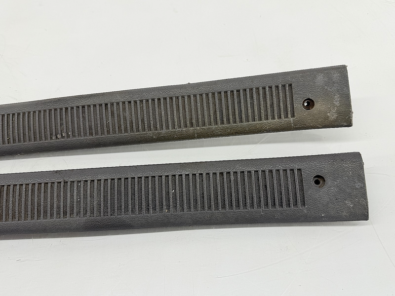 OEM 1987 - 1993 Mustang Black Door Sill Plates Carpet Trim F0ZB-6113208-ABW B57