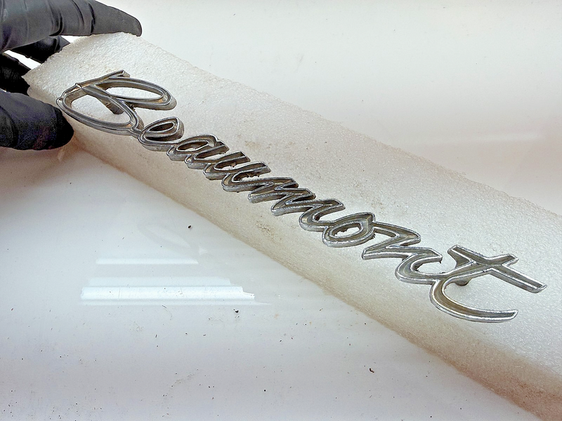 RARE VINTAGE ORIGINAL Beaumont Emblem E8-56