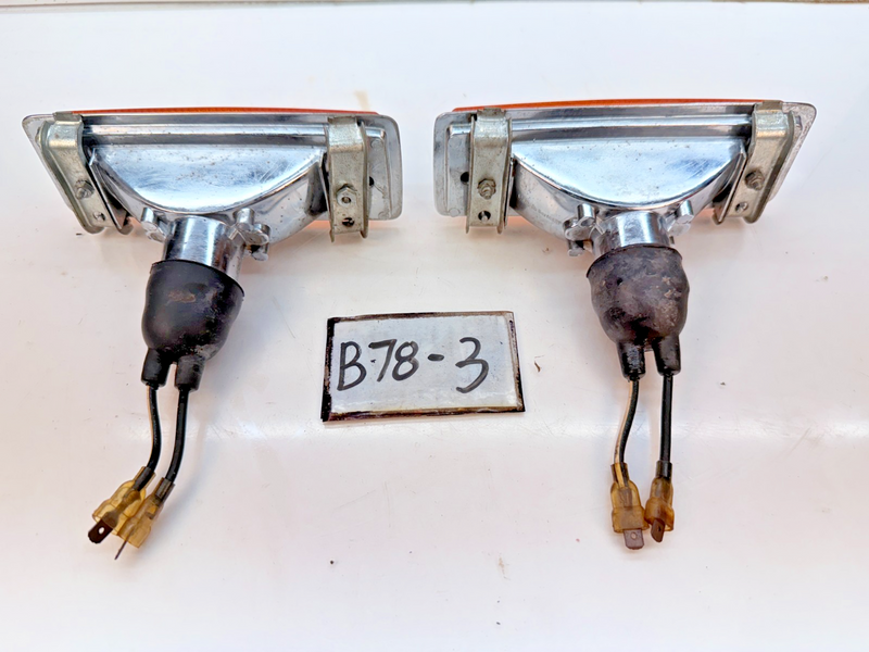 OEM HELLA Amber PAIR Front Parking Turn Signal Light SAE-DP67 BLPo-133 B78-3