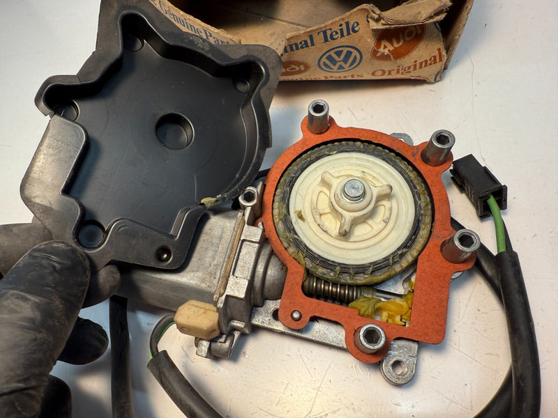 NOS Front Window Motor Audi  1985-1992 443959802F C5-2