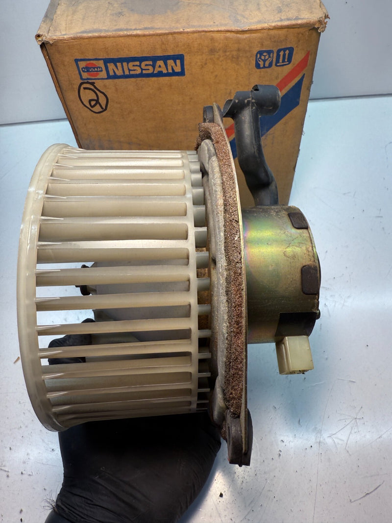 NOS OEM 86-95 NISSAN Pickup 87-95 Pathfinder Blower Motor 2722001G03 C8-2