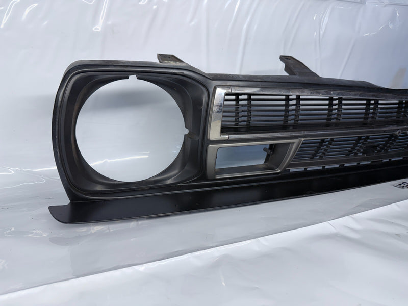 OEM 78 79 80 1978 1979 1980 DATSUN 210 Front Grille Grill *NICE SHAPE* U5B-13