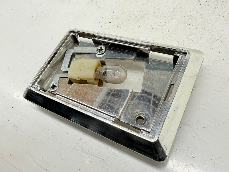 OEM 1979 - 1991 Ford Mustang Dome Light Base No Lens D9AB-13776-AC C65-15