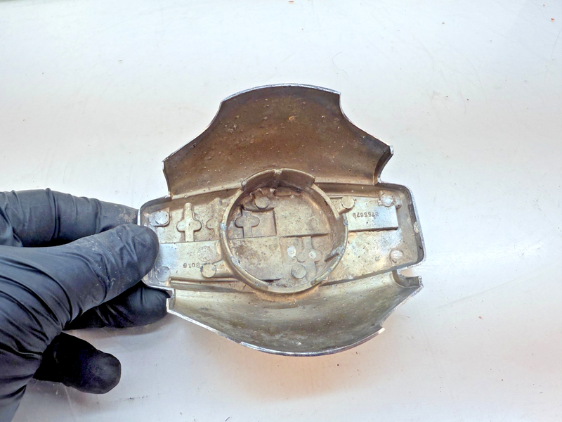 OEM 1959 1960 CHEVROLET HORN BUTTON BISCAYNE BROOKWOOD ELCAMINO 3755679 B84-3