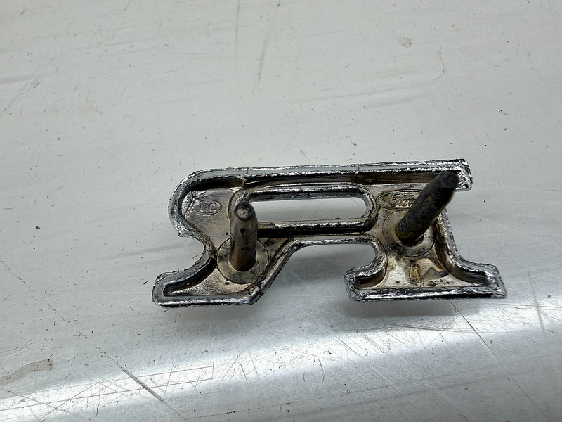 NOS 1973 - 1979 FORD MUSTANG GALAXIE LTD LETTER R EMBLEM D3AZ-16606-C C67-147