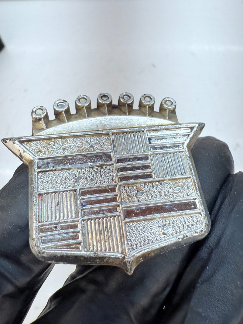 OEM 1960's - 1970's CADILLAC Crest Wheelcover Badge Emblem 10661 E5-24