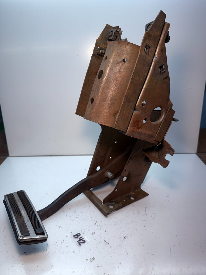 OEM 1977 1978 1979 FORD LINCOLN MARK V BRAKE PEDAL ASSEMBLY 77 78 79 B42-3