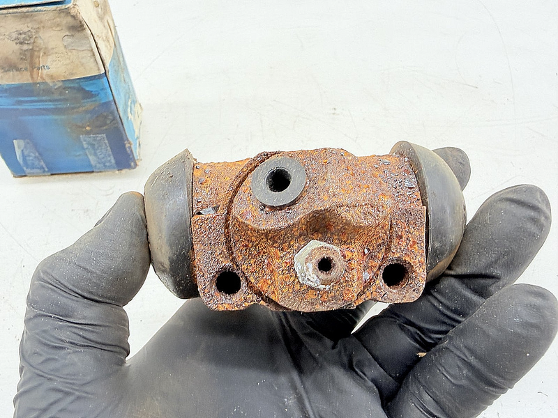 NOS 1967 FORD GALAXIE LTD WHEEL CYLINDER C7AZ-2261-C C77-8