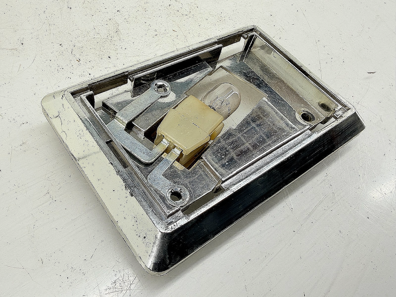 OEM 1979 - 1991 Ford Mustang Dome Light Base No Lens D9AB-13776-AC C65-15