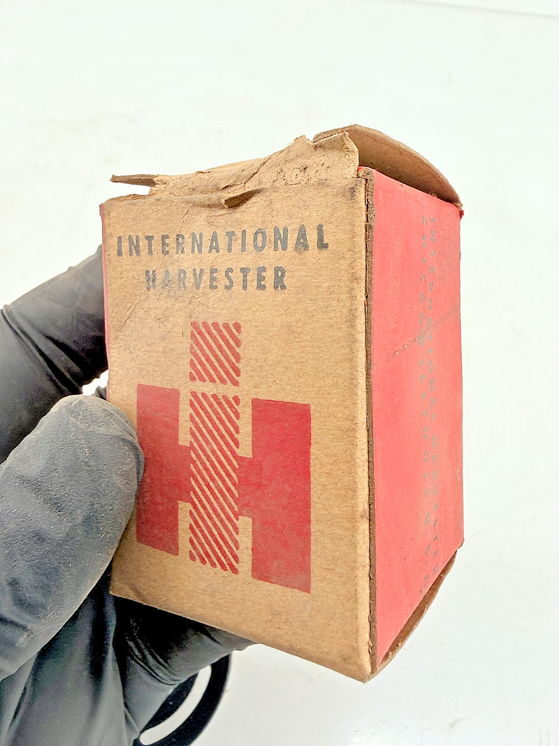 NOS INTERNATIONAL HARVESTER FUEL FILTER ELEMENT KIT 967640-R21 C71-25