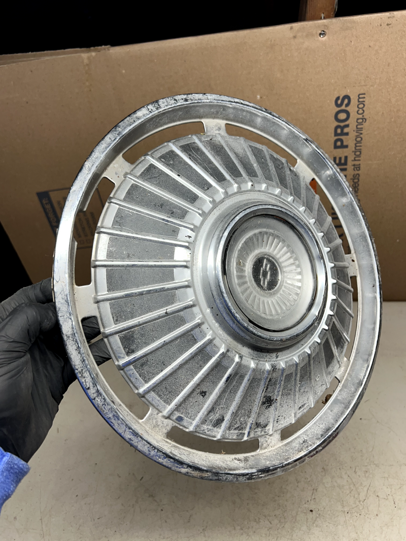 OEM GM 1964 Chevrolet Chevelle Malibu 14" Hubcap Wheel Center 64 B40-12