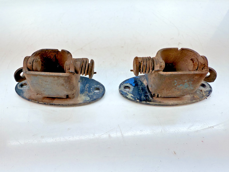 1968 - 1975 C3 Corvette Pair Deck Lid Rear Pin Latch Locks 3942775 3942776 B4-7