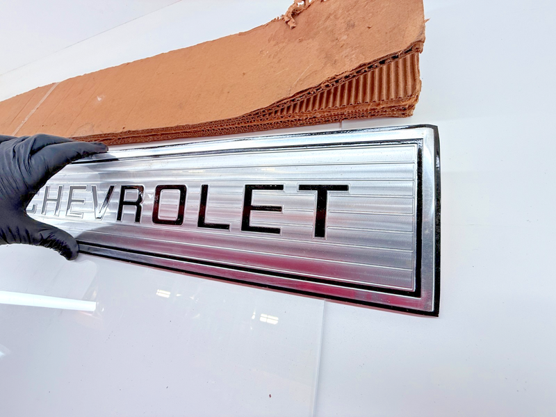 NOS 1988 - 1998 Chevrolet C/K Fleetside Pickup Tailgate Band Chevy S-76