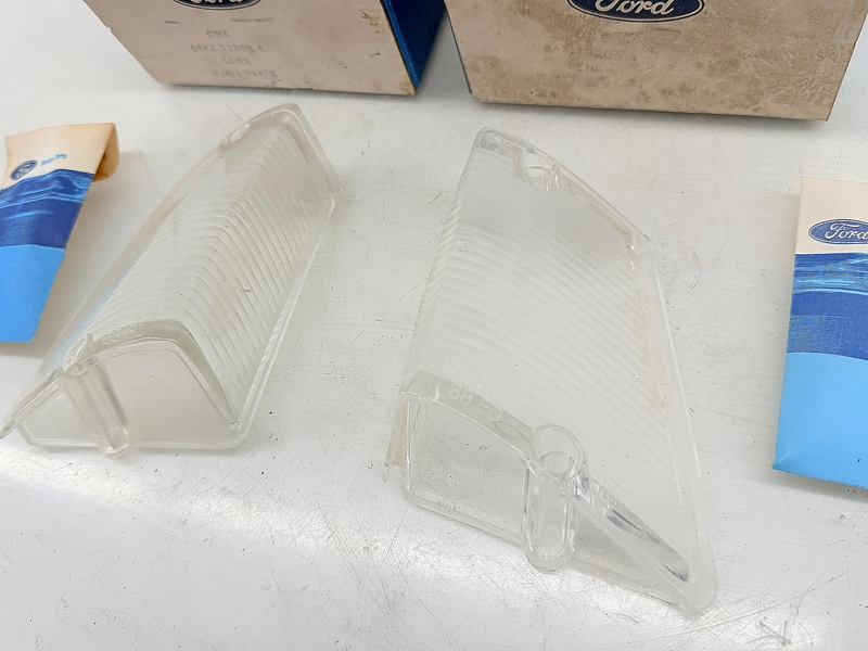 NOS 1968 FORD GALAXIE PAIR PARKING LIGHT TURN SIGNAL LENS C8AZ-13208-A 68 C73-6