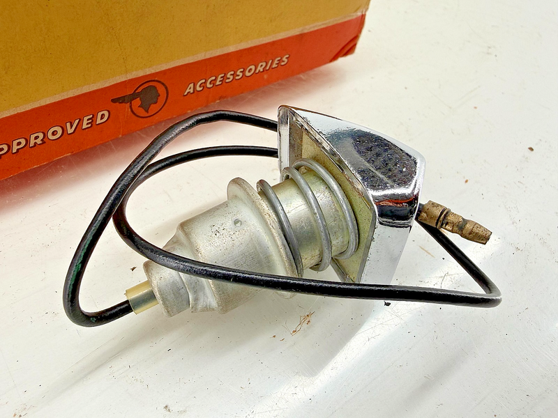 NOS 1964 1965 Pontiac Accessory Dash Reverse Indicator Lamp GM 984277 C62-21