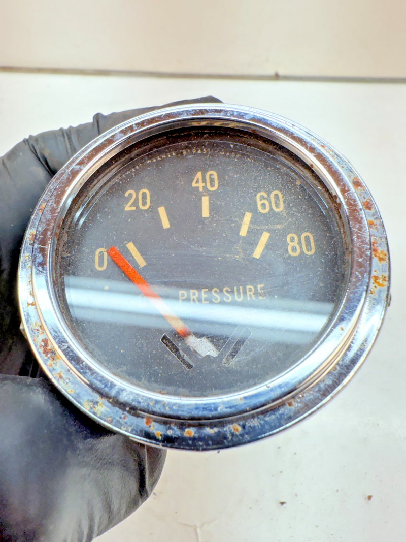 VINTAGE ORIGINAL Stewart Warner Oil Pressure Gauge 80 PSI 819451 B45-26