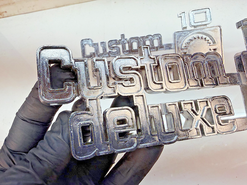 OEM 1975 - 1980 Front Fender "Custom Deluxe 10" EMBLEM Set Squarebody 349682 GM
