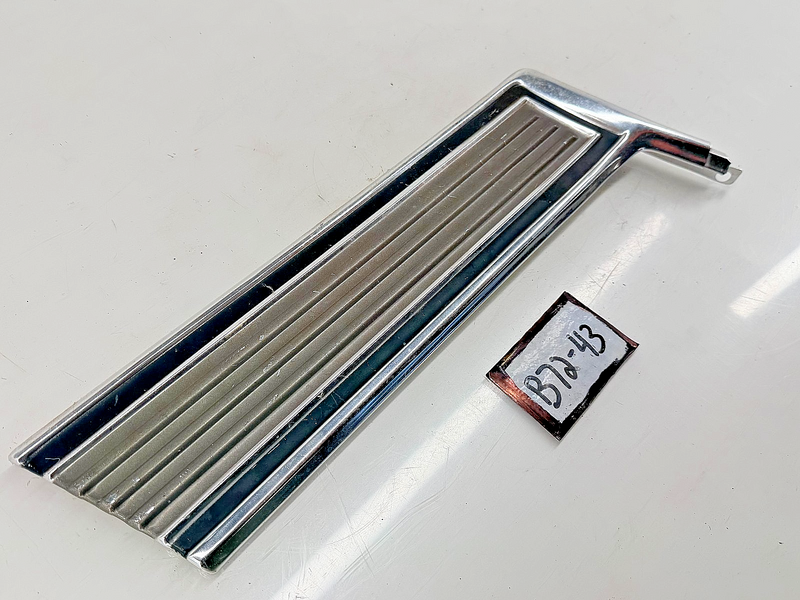 OEM 1972 Gran Torino Sport LH Fender Rocker Trim Molding GTS CJ 72 B72-43
